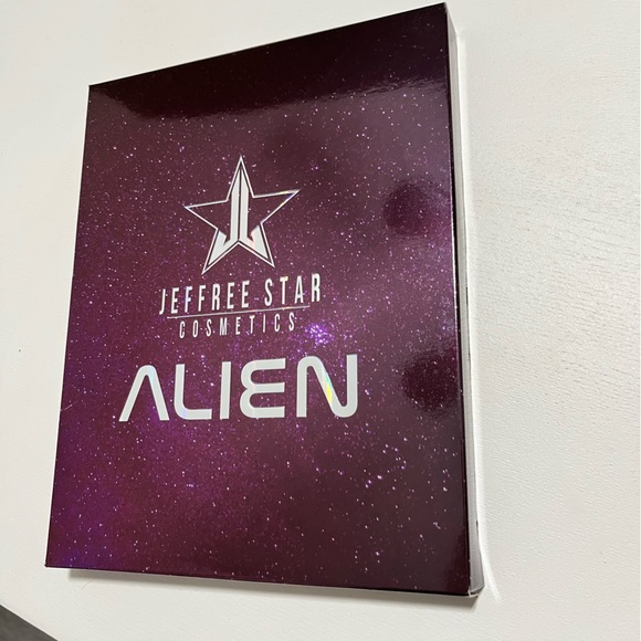 Jeffree Star Alien Eyeshadow Palette - Picture 4 of 8